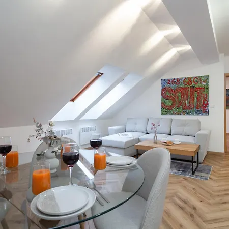 Old Town Attic Gem Charles Bridge Wenceslas Apartment Prag