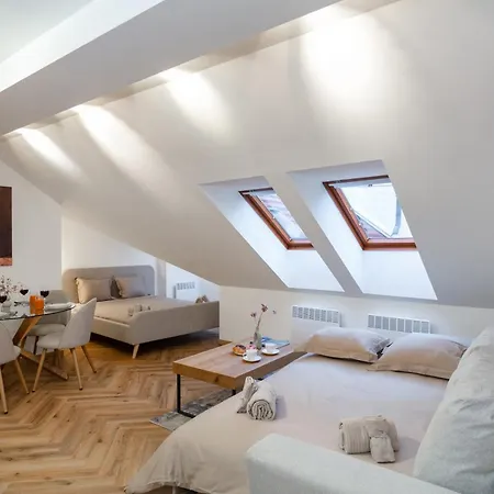 Old Town Attic Gem Charles Bridge Wenceslas Apartman *